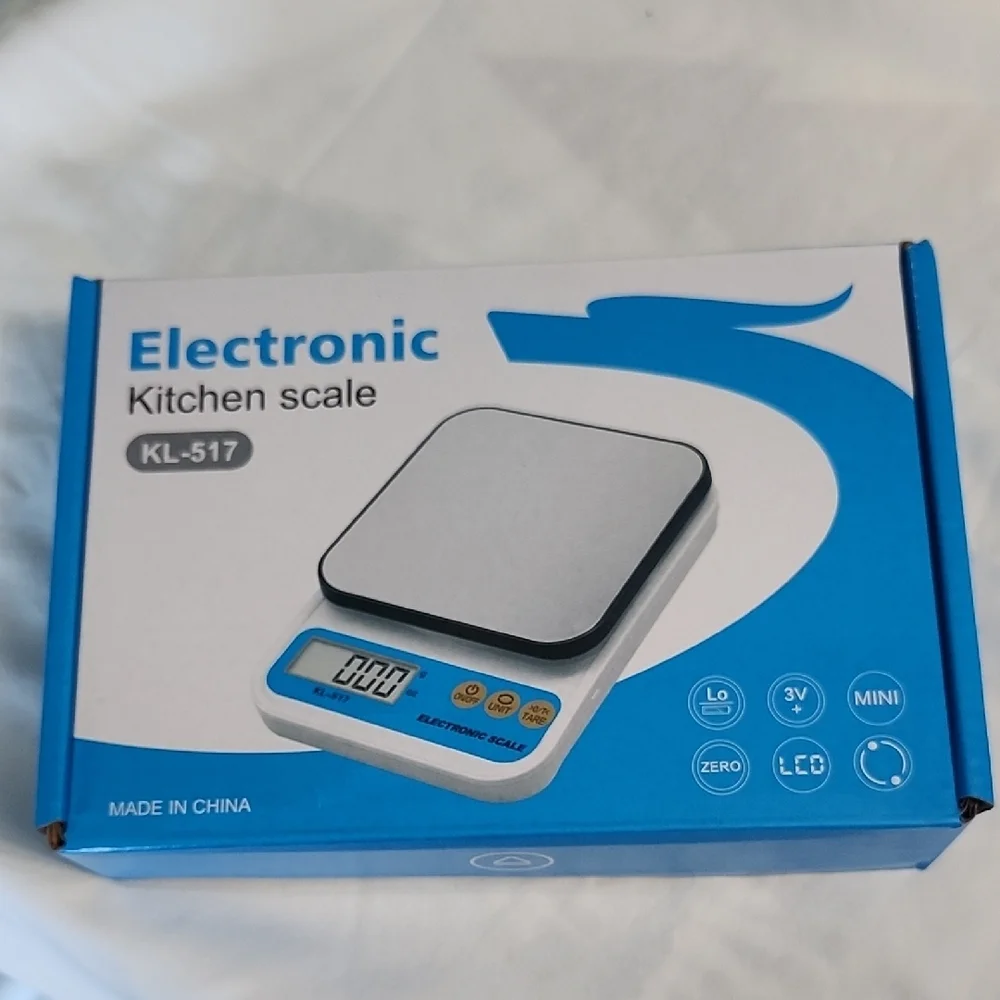 Blue and White Electronic Kitchen Scale